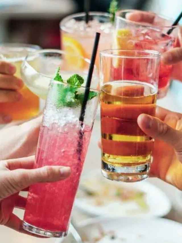 18 Cheapest Bars on The Strip (Cheap Drinks and Happy Hours) Story Poster Image