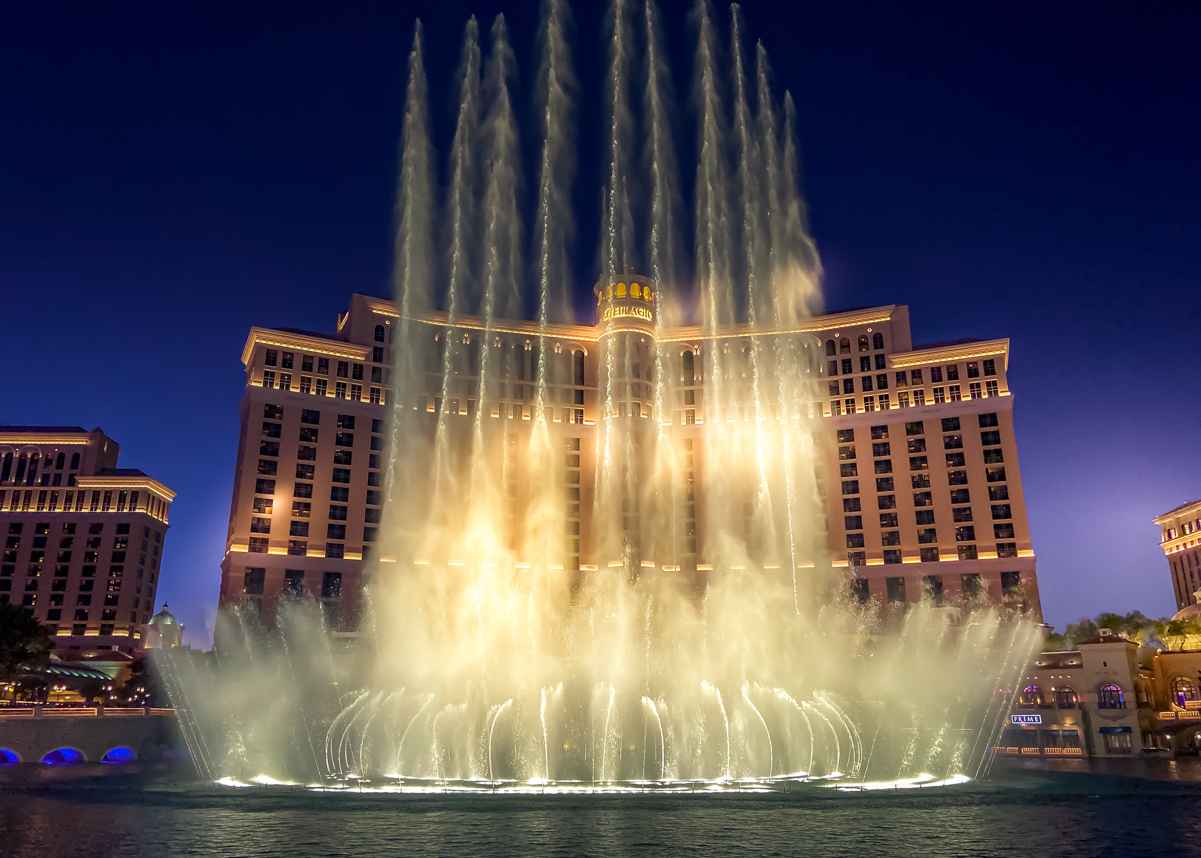 Aria vs. Bellagio: Which Las Vegas Hotel is Better? 5 The Bellagio Fountains at night.