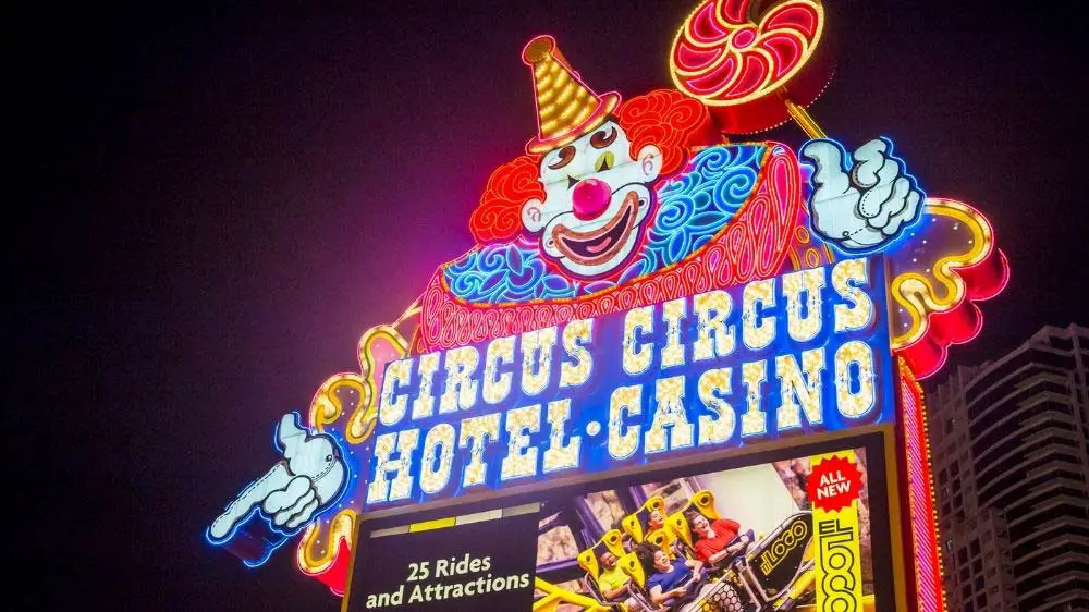 30 Best FREE Things to Do In Vegas 2025 (Free Attractions) 13 The neon sign in front of Circus Circus.