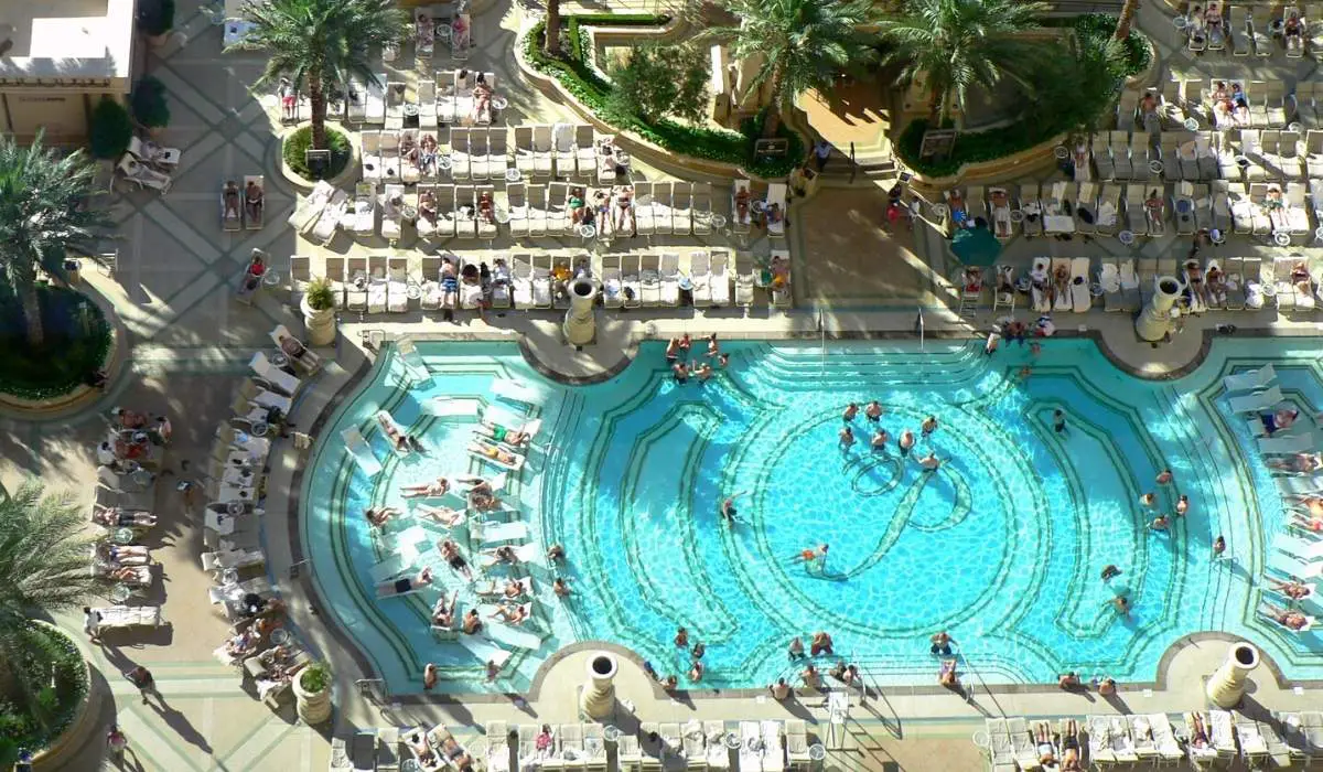 Palazzo Pools: 7 Things You Should Know (Pool FAQ) 2 Overhead view of The Palazzo pool.