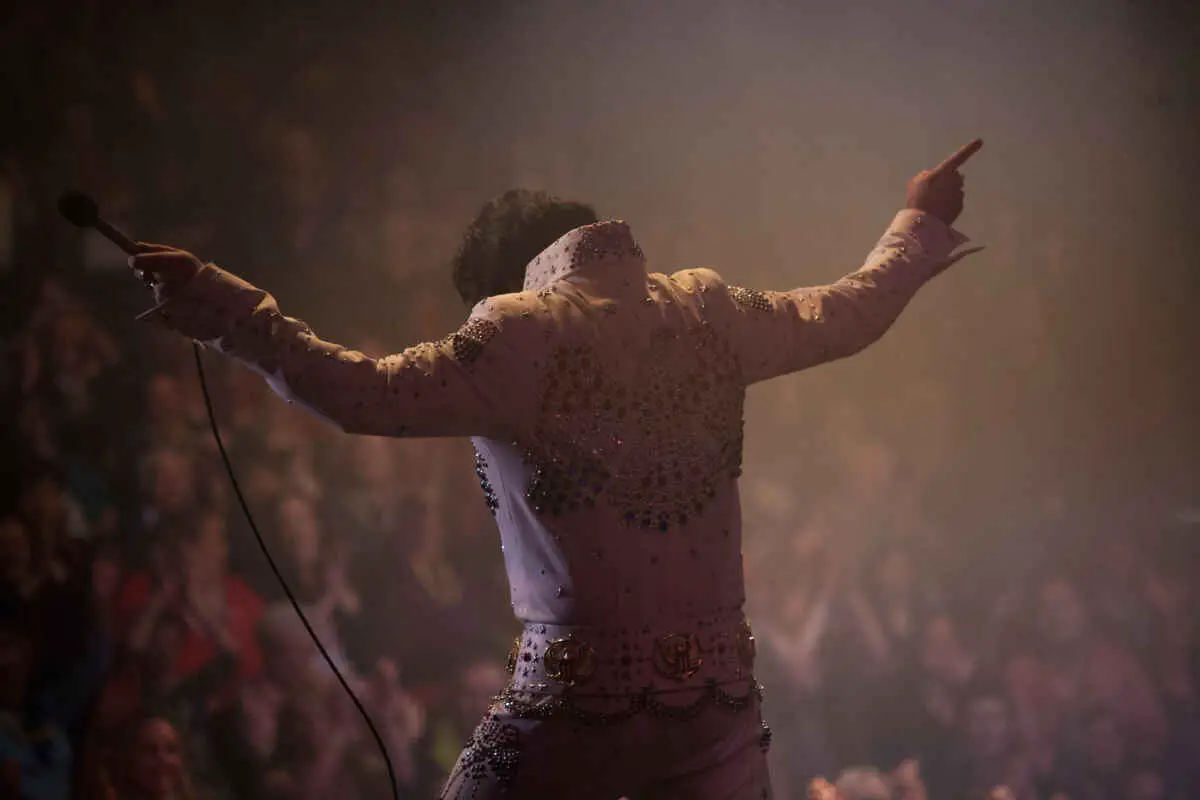 1000+ Vegas Visitors Reveal Their 10 Biggest Travel Regrets 11 Elvis in Vegas