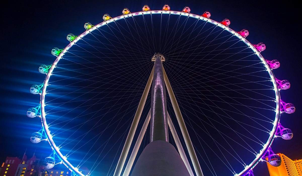 Discover The Best Things to Do in Vegas — No Gambling Required! 3 high roller wheel at night linq promenade