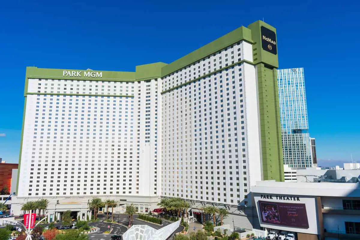 Are You Allowed To Smoke in the Palazzo Casino? (Yes & No) 4 The Park MGM Is the Only Fully Non-Smoking Casino on the Strip